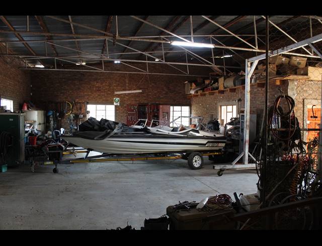 400M² BUILDING FOR SALE IN COLESBERG INDUSTRIAL